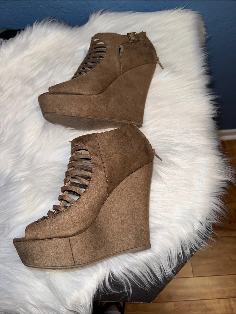 Madden girl Brown Suede Cutout Wedge Heels - Women's Fashion Sandals